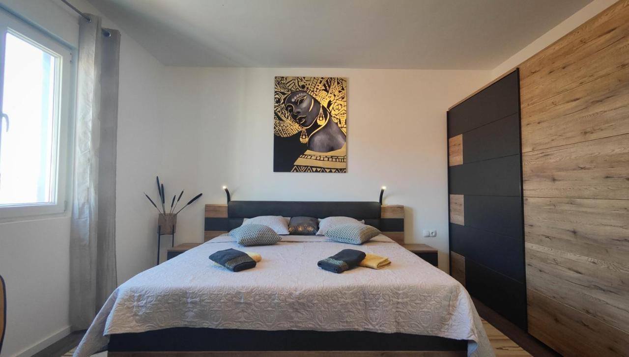 Apartma Gold And Silver