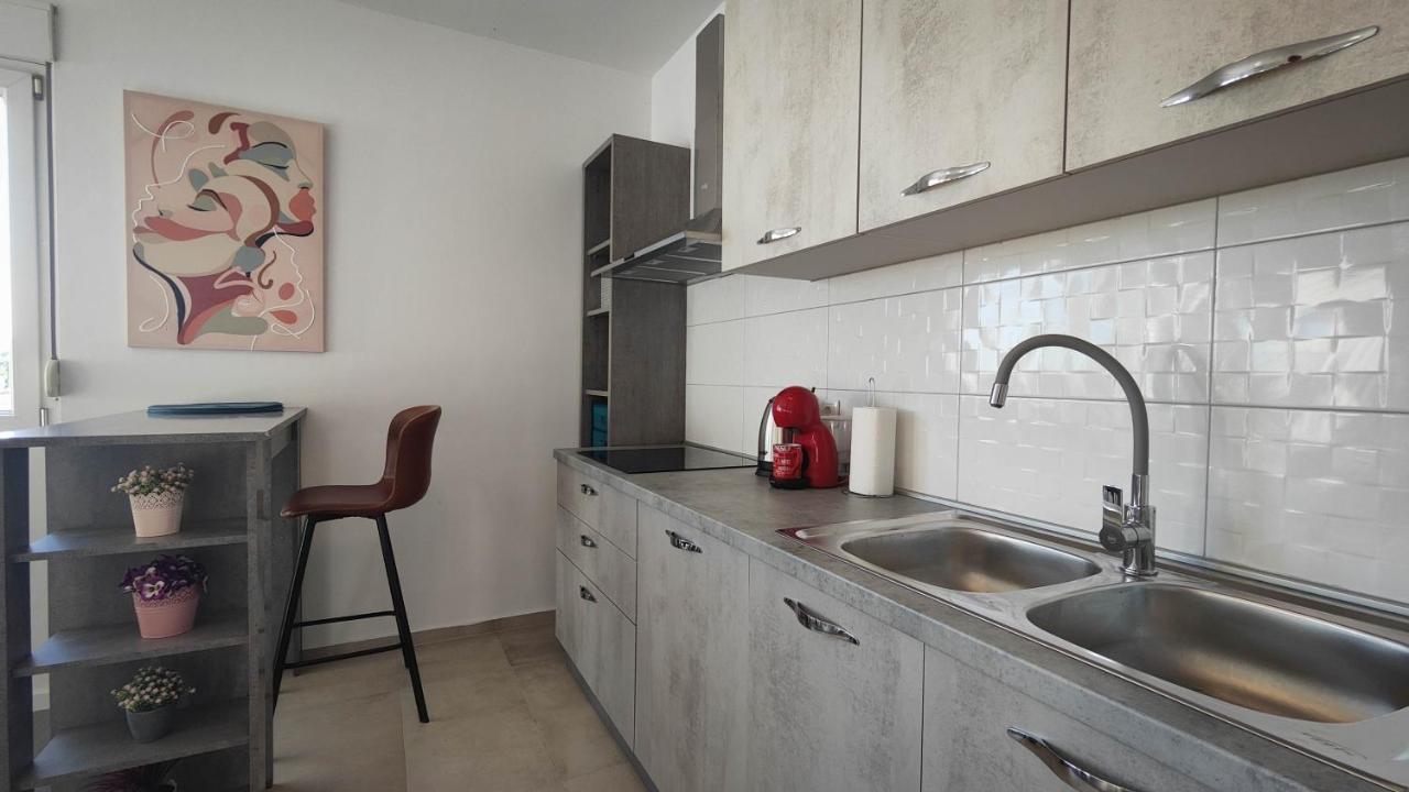 Gold And Silver Apartma *